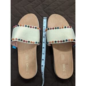 Tom's Women's slip-on sandals w/tiny pom pom multi color detail size 10 NEW